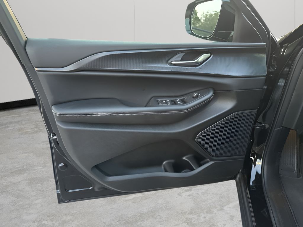 New Car 2025 Jeep Grand Cherokee L  For Sale Under $50,000 In Austin, Texas