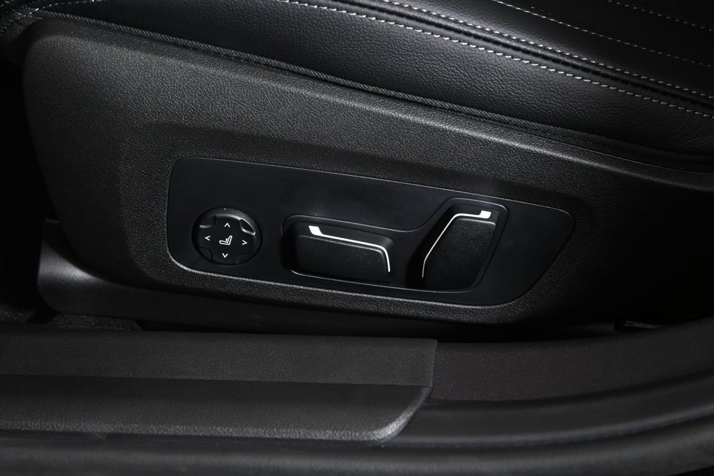 Thumbnail: 2026 BMW 3 Series - 26