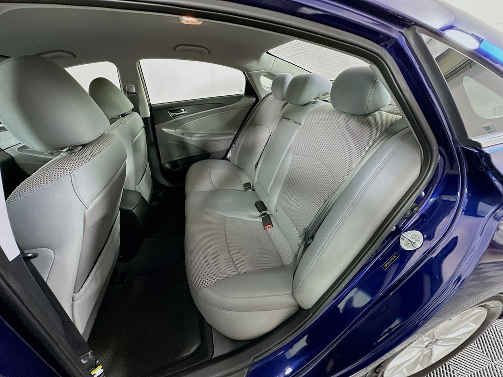 Thumbnail: 2013 Hyundai Sonata - 22