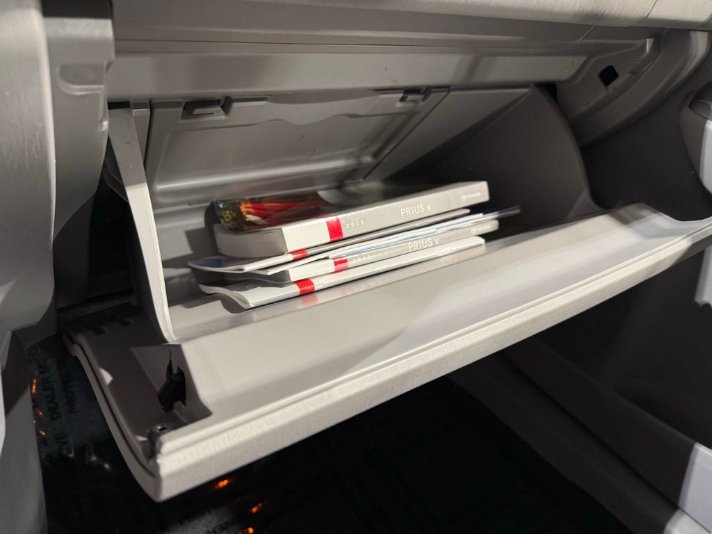 Thumbnail: 2015 Toyota Prius v - 28