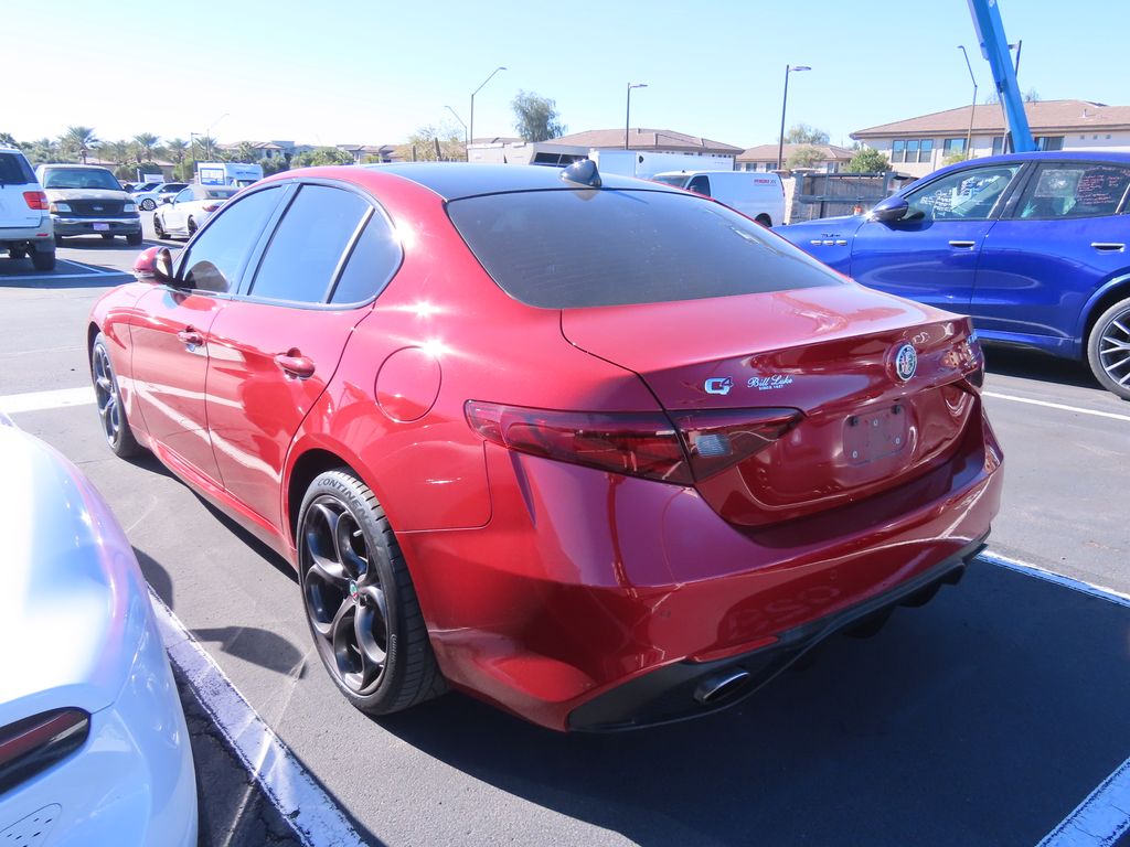 Thumbnail: 2019 Alfa Romeo Giulia - 4