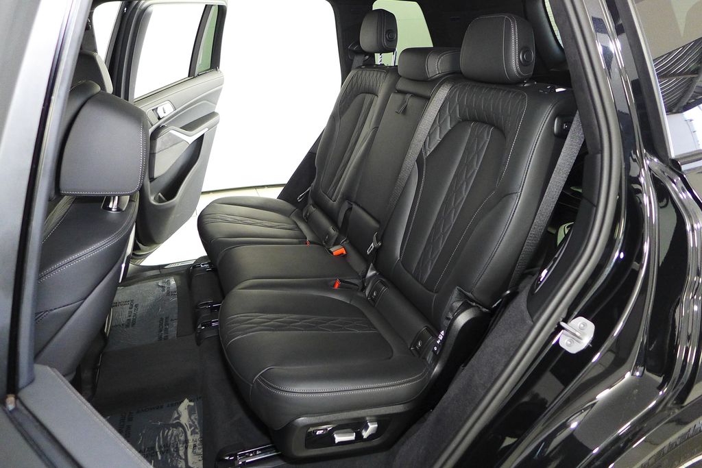 Thumbnail: 2025 BMW X7 - 17