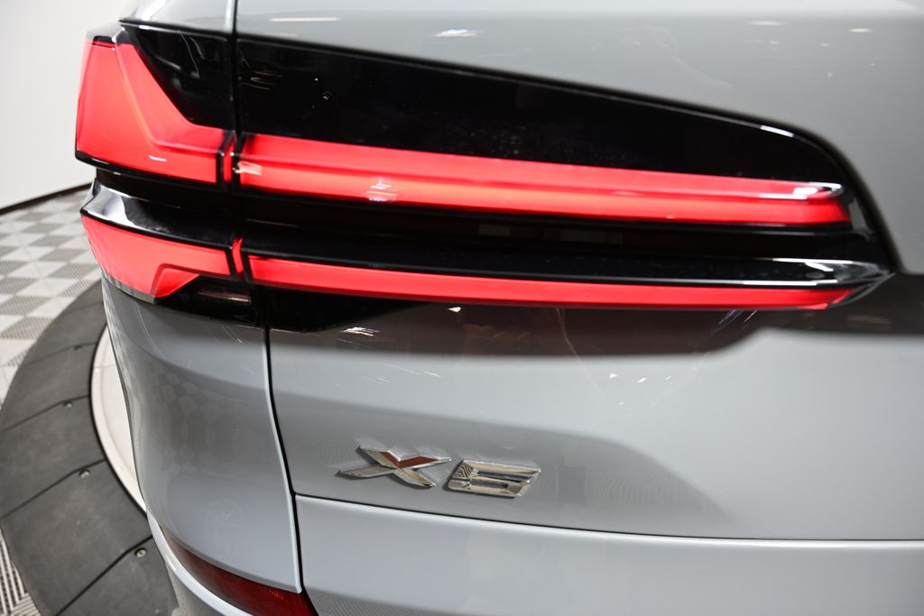 Thumbnail: 2026 BMW X5 - 11