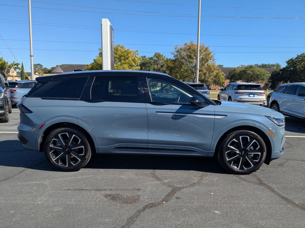 2025 Lincoln Nautilus Reserve