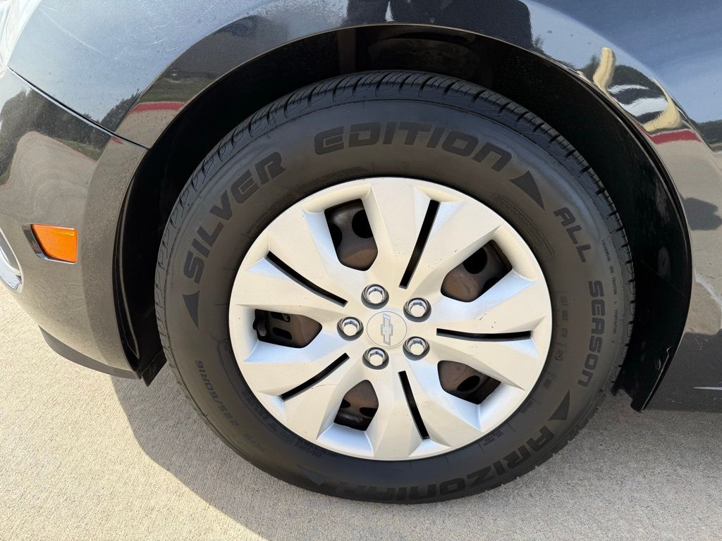 Thumbnail: 2016 Chevrolet Cruze - 9