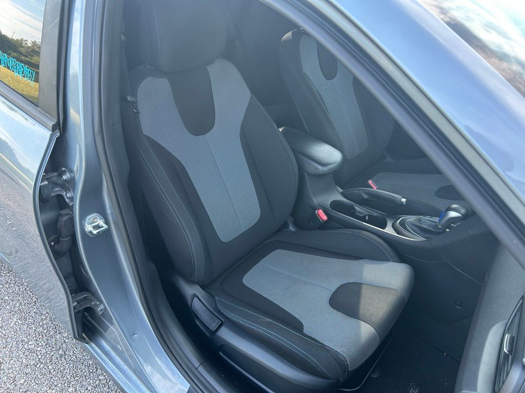 Thumbnail: 2019 Hyundai Veloster - 14