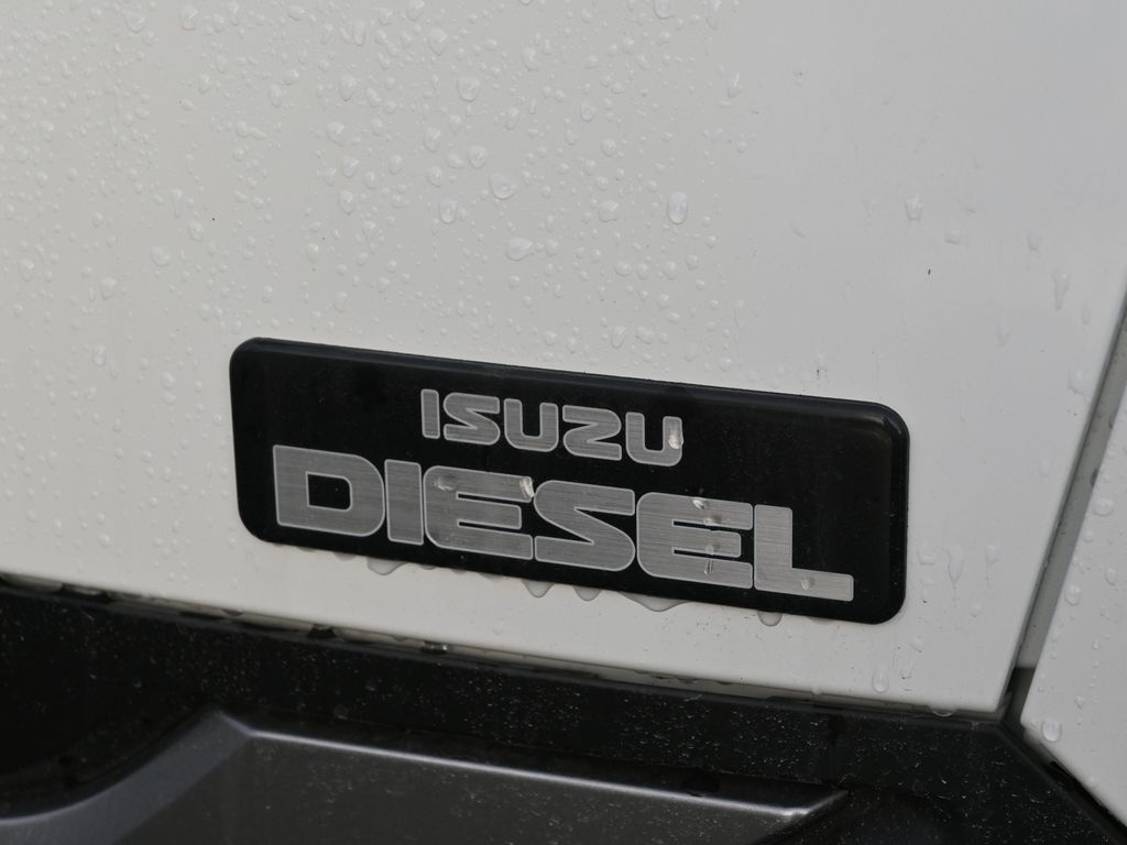 2025 Isuzu NPR XD 