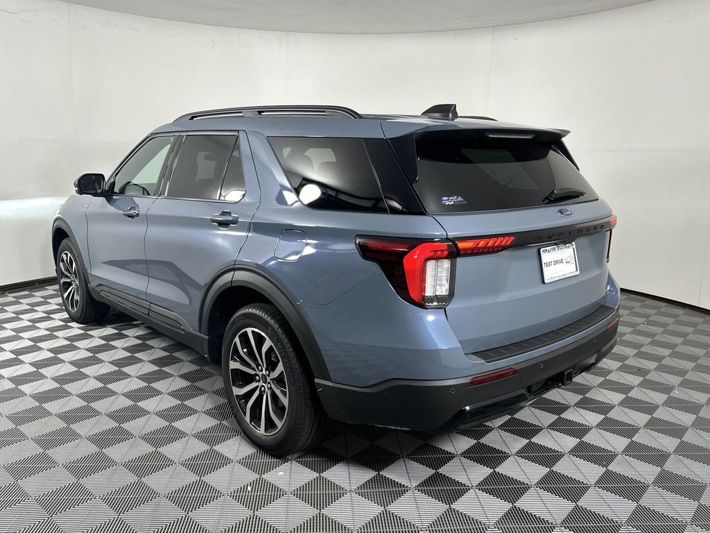 2025 Ford Explorer ST-Line 5