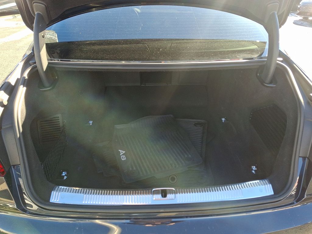 Thumbnail: 2022 Audi A8 - 28