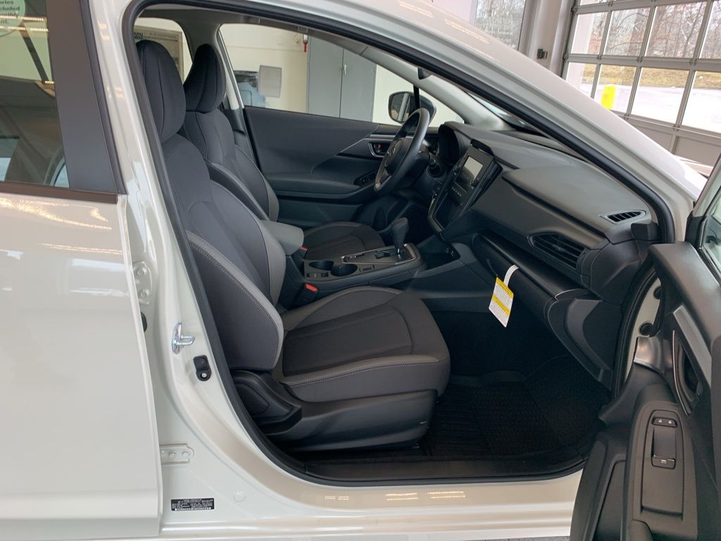New 2025 White Subaru Base image 19