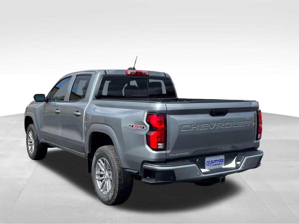 View vehicle photo 4