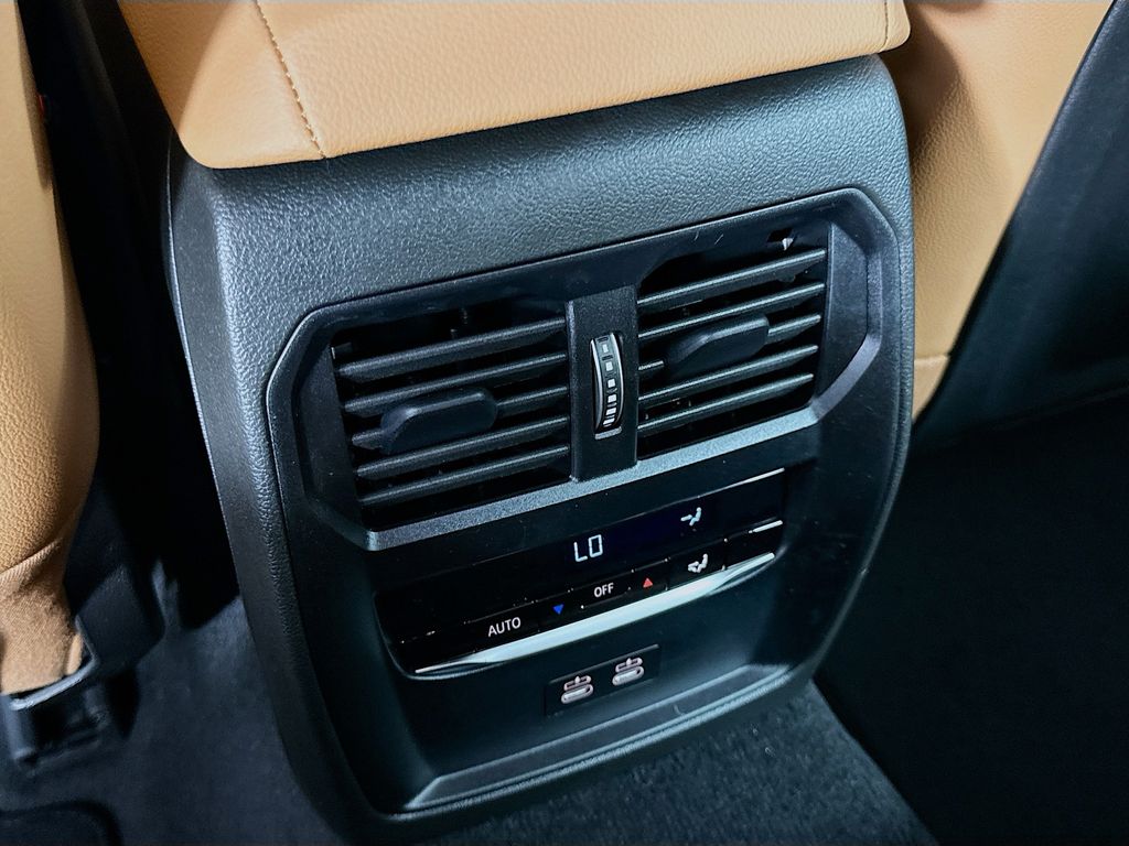 Thumbnail: 2025 BMW 3 Series - 18