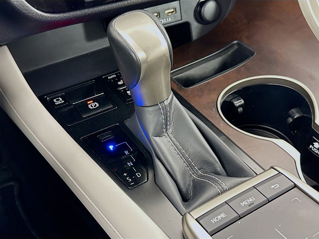 Thumbnail: 2020 Lexus RX - 16