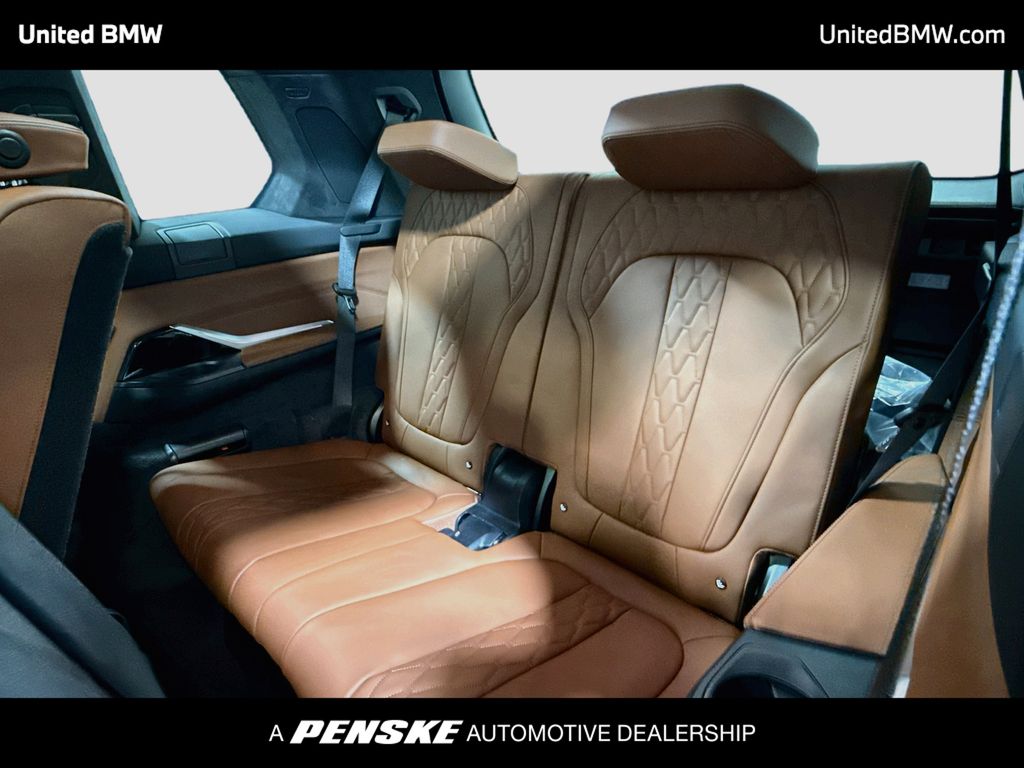 Thumbnail: 2027 BMW X7 - 14