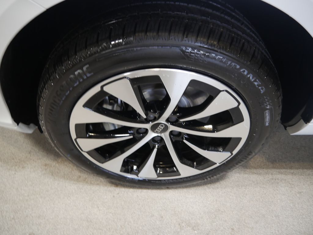 Thumbnail: 2026 Audi Q3 - 12