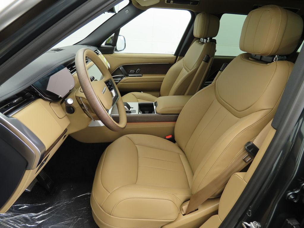 2025 Land Rover Range Rover SE 19