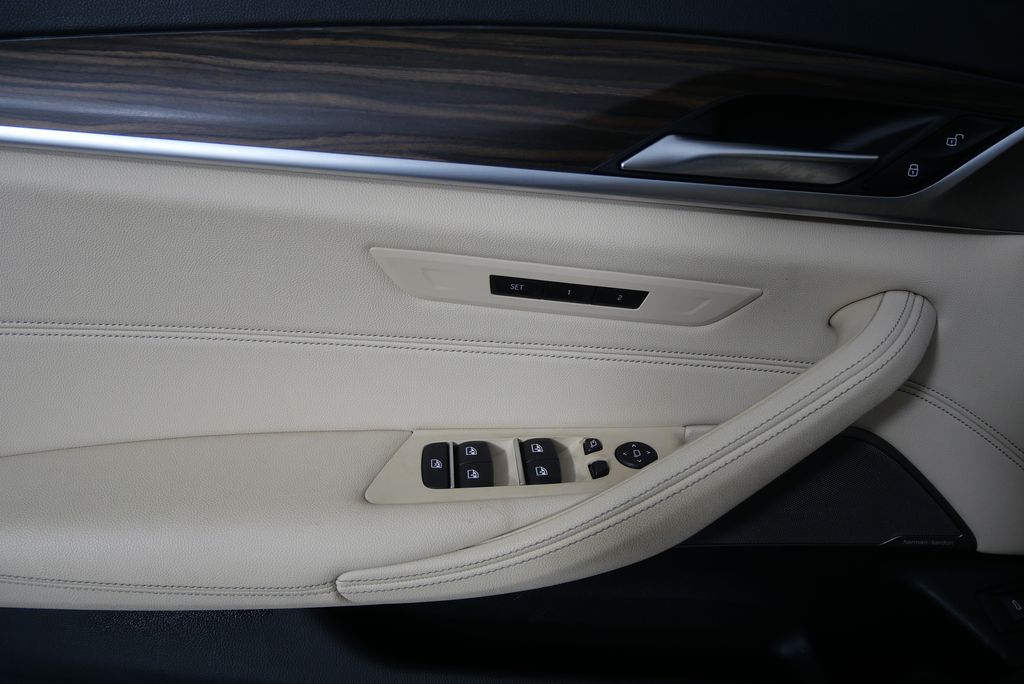 2021 BMW 5 Series 530i 8