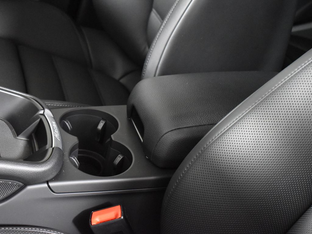 Thumbnail: 2026 Porsche Macan - 29