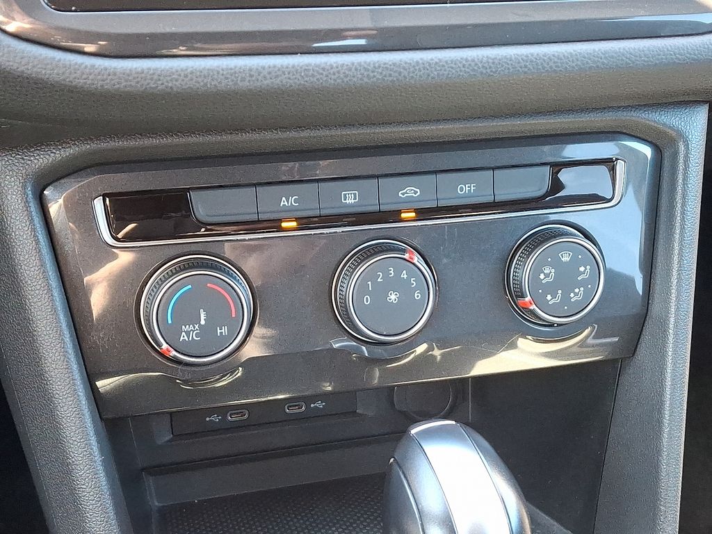 Thumbnail: 2021 Volkswagen Tiguan - 16