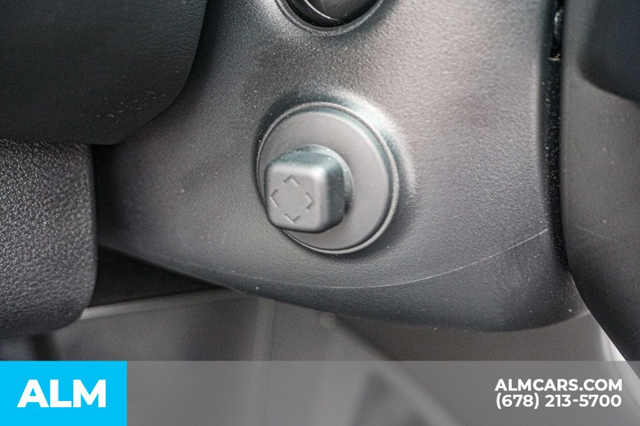 Used 2025 White Nissan Platinum image 47