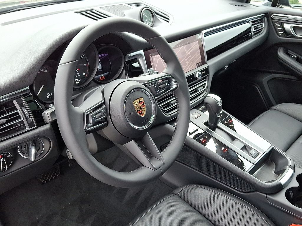 Thumbnail: 2025 Porsche Macan - 4