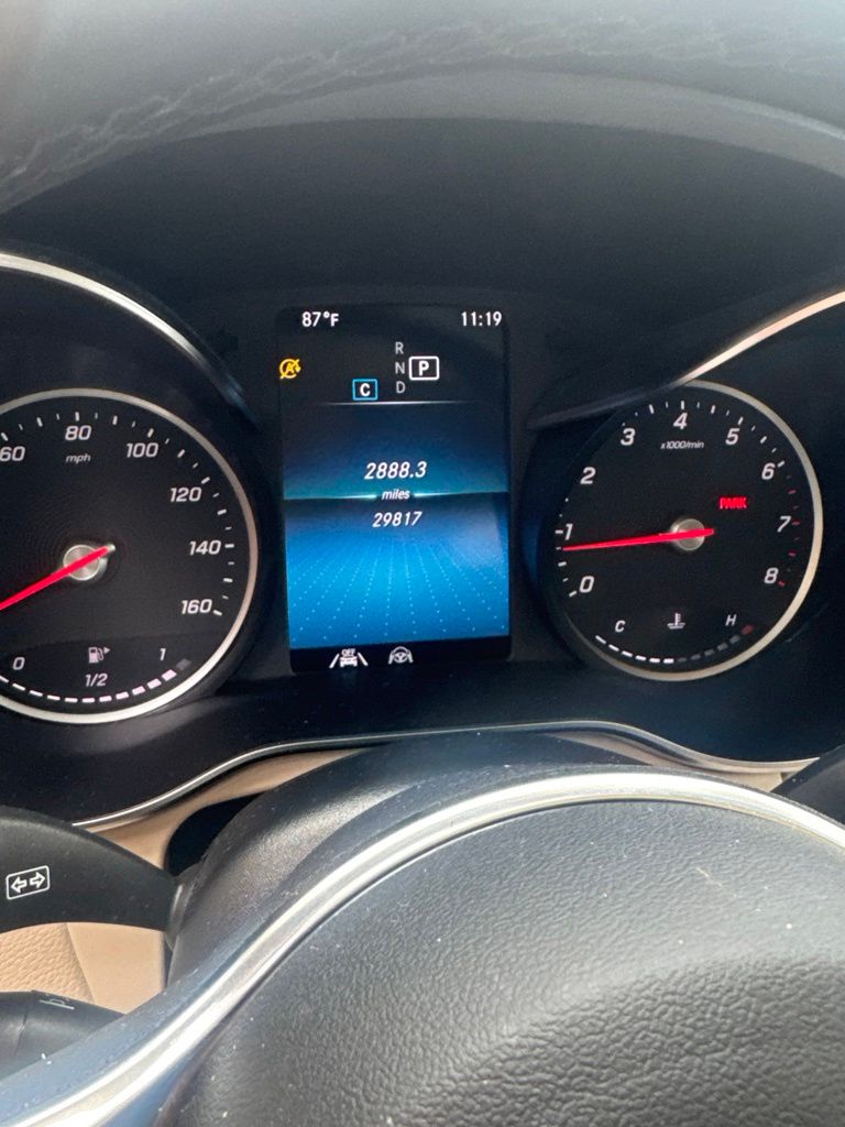Used 2020  Mercedes-Benz GLC 300 image 2