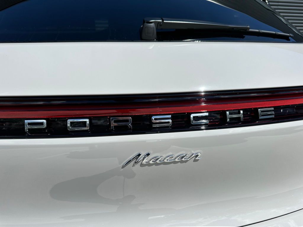 Thumbnail: 2026 Porsche Macan - 12