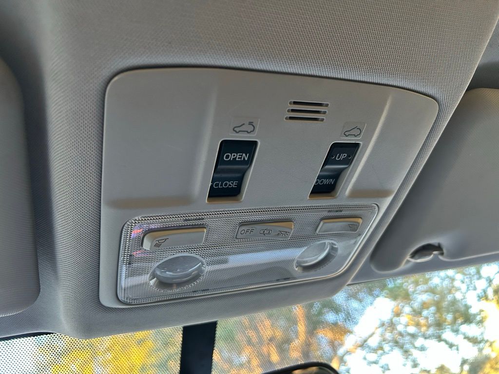 Thumbnail: 2013 Toyota RAV4 - 28