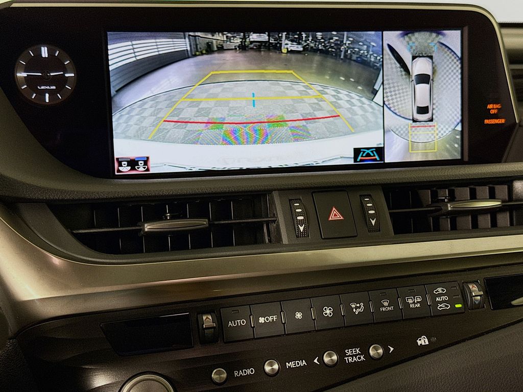 Thumbnail: 2021 Lexus ES - 14