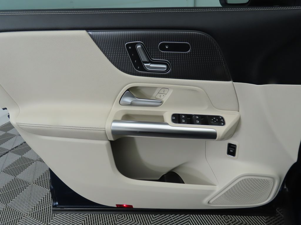 Thumbnail: 2021 Mercedes-Benz GLA - 24