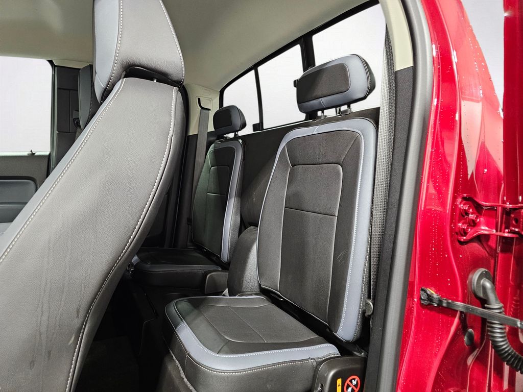 Used 2018 Red Chevrolet Z71 image 19