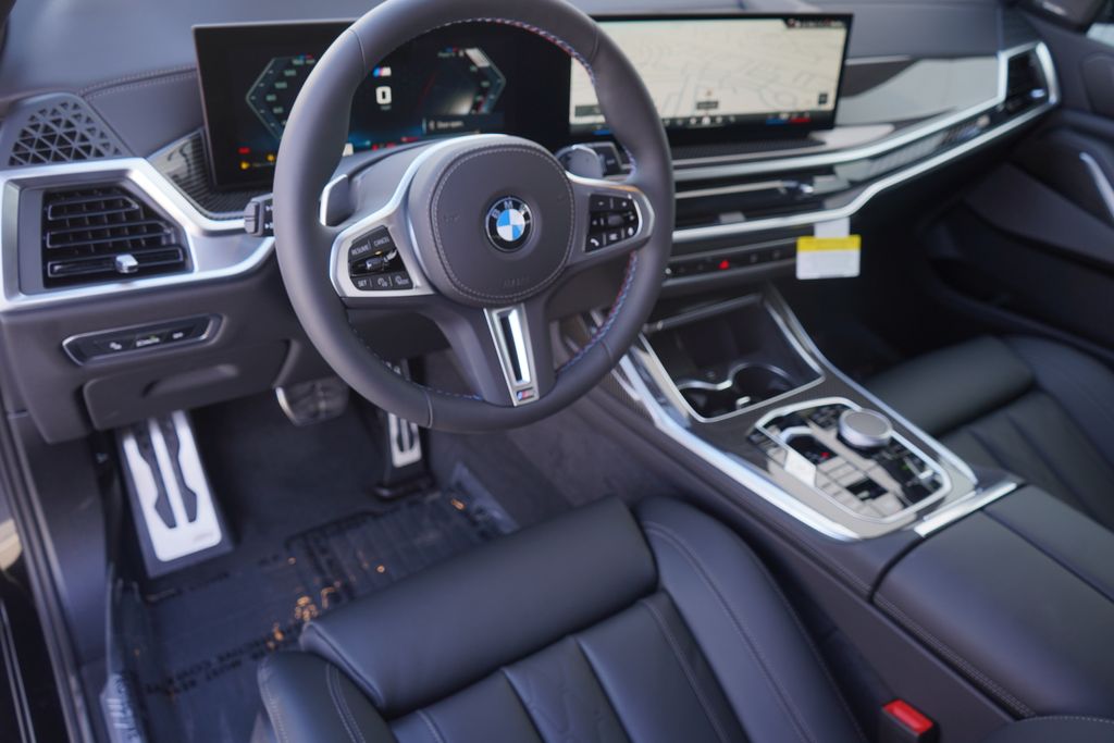 2025 BMW X7 M60i 12