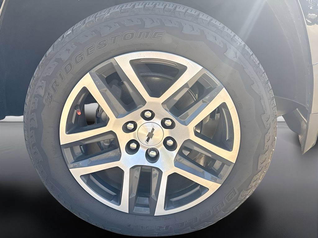 Used 2024 Black Chevrolet Z71 image 18