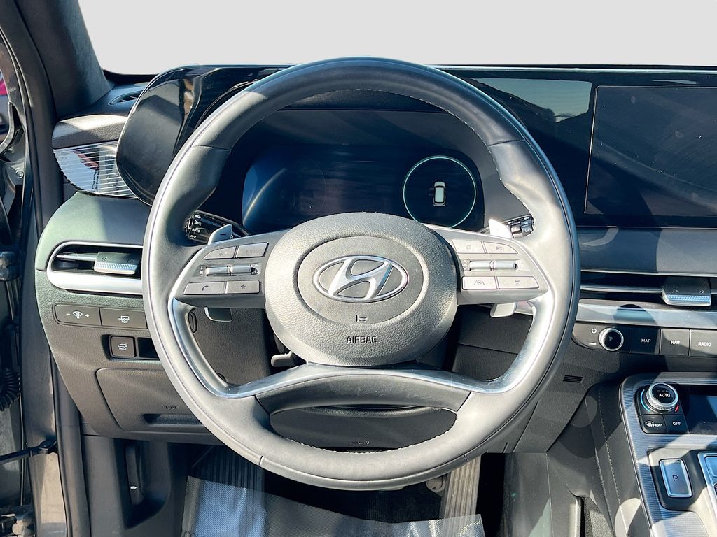 Used 2023 Gray Hyundai Calligraphy image 11