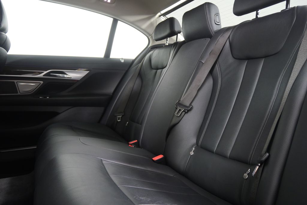 Thumbnail: 2018 BMW 7 Series - 16