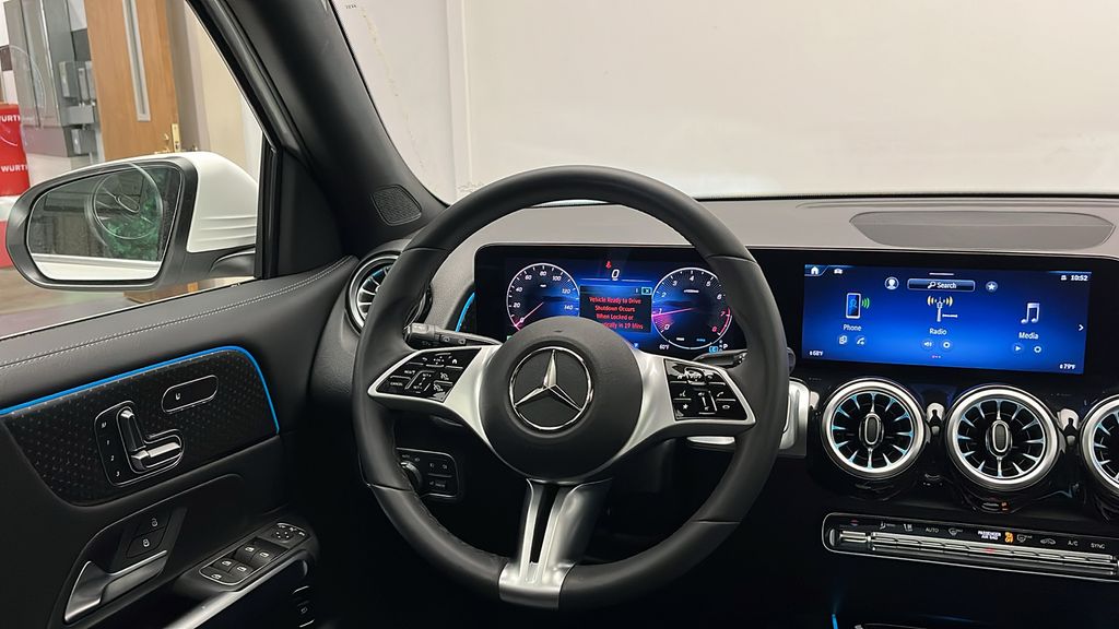 2025 Mercedes-Benz GLB 250 24