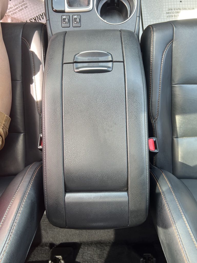 2019 Midnight Black Metallic Toyota Highlander XLE AWD SUV