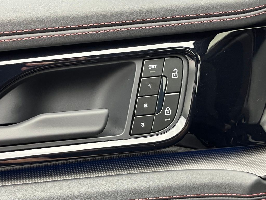 Thumbnail: 2025 Porsche Panamera - 22