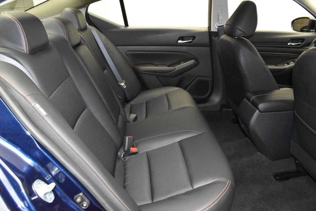 2022 Nissan Altima SR 29