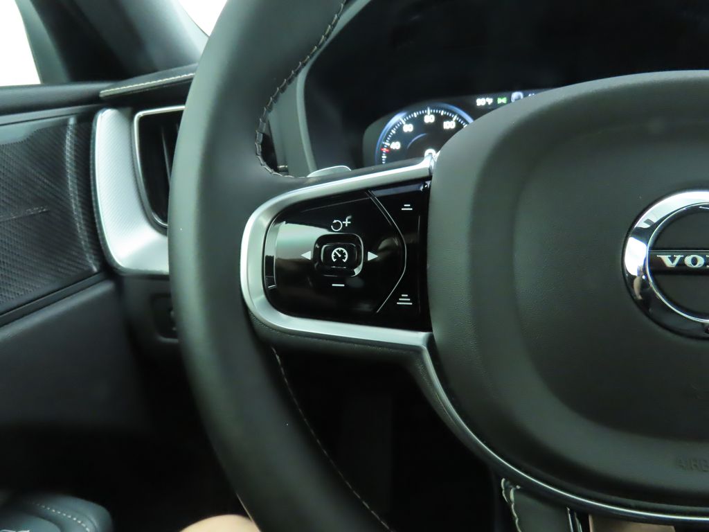 Thumbnail: 2020 Volvo XC60 - 11