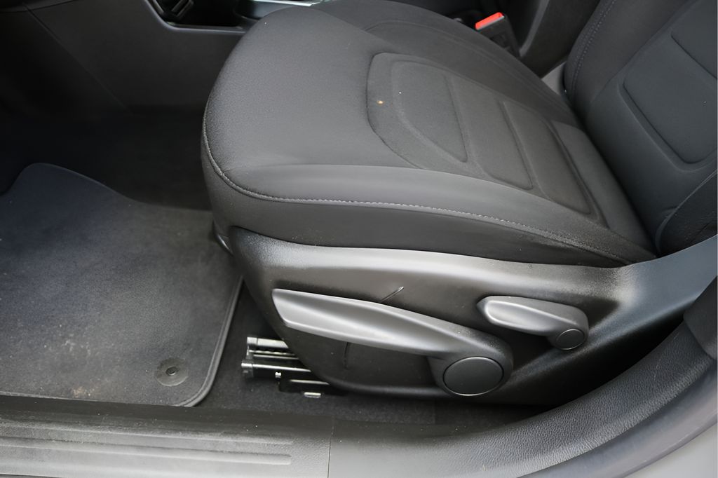 Used 2021 Gray Jeep Latitude image 12