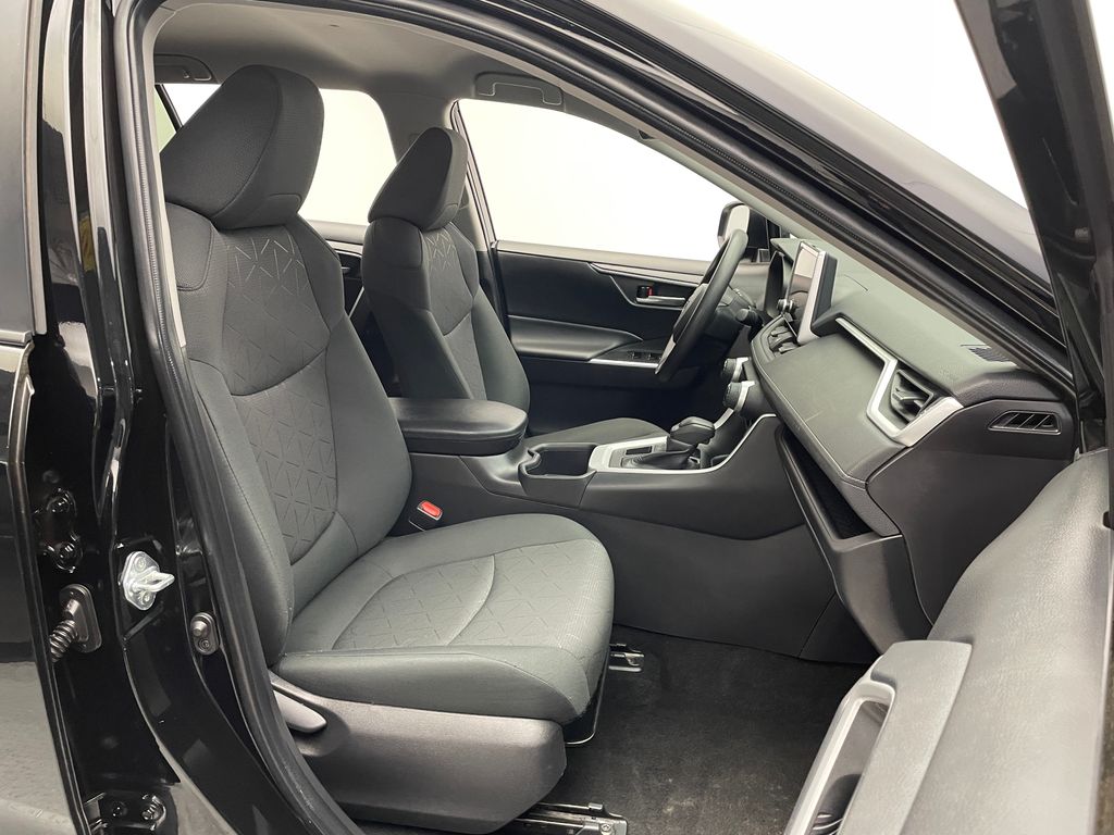 2024 Toyota RAV4 XLE 18