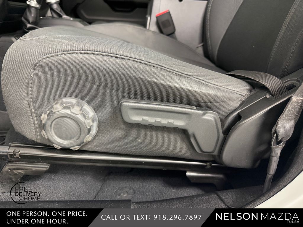 Used 2019 White Jeep Unlimited Sport S image 18