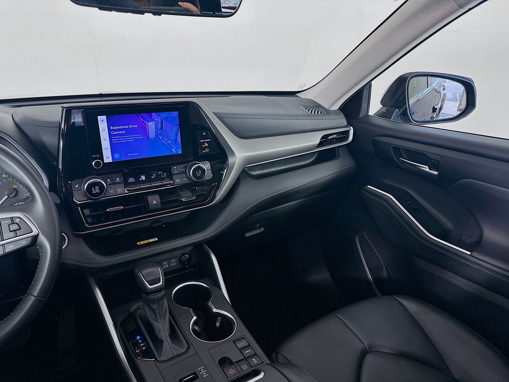 Thumbnail: 2024 Toyota Highlander - 24