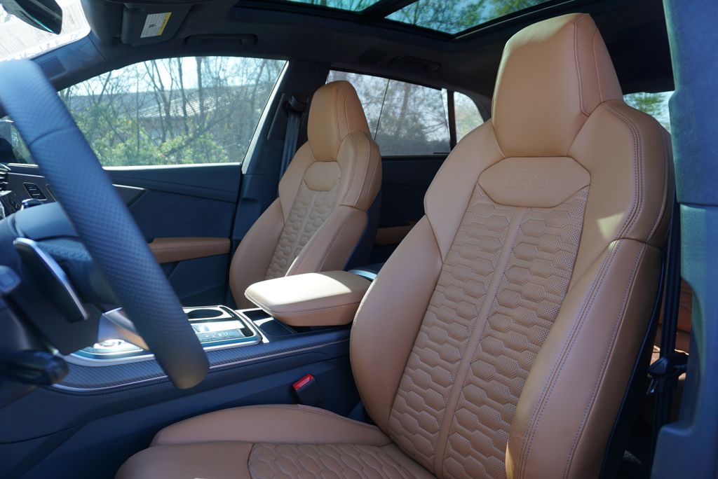 Thumbnail: 2025 Audi RS Q8 - 17