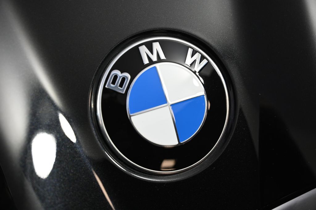 Thumbnail: 2026 BMW 5 Series - 12