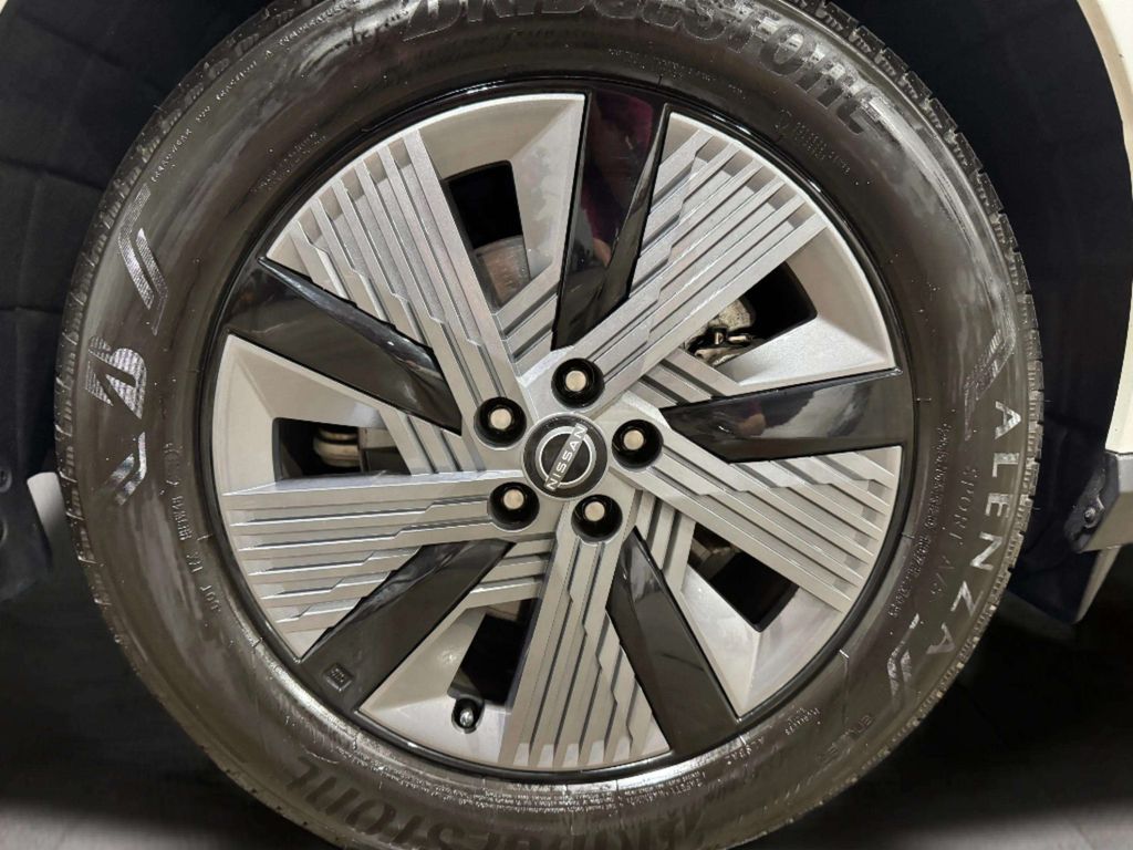 Certified Used 2025 Everest White Pearl Tricoat Nissan SL image 31
