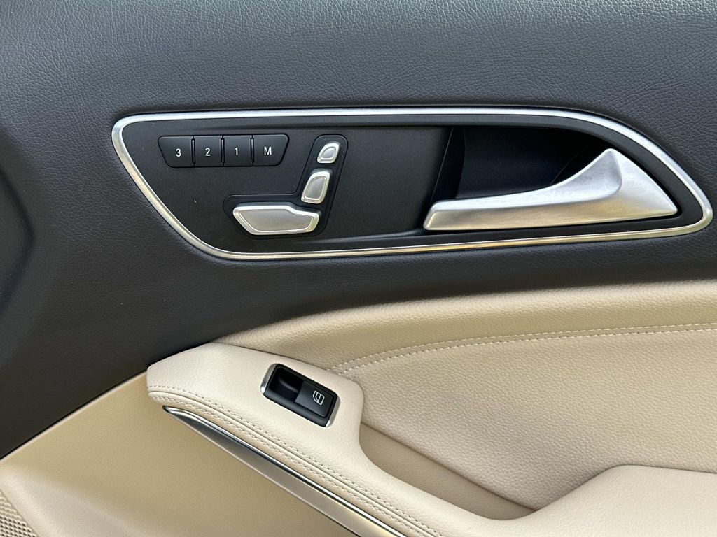 Thumbnail: 2020 Mercedes-Benz GLA - 19