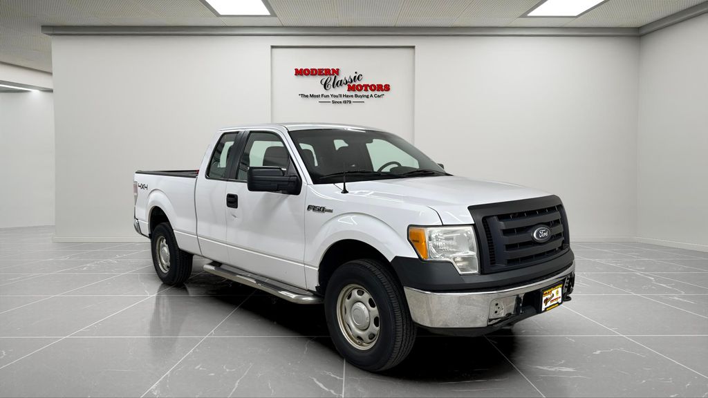 White 2010 Ford F-150 XLT SuperCab 4WD Pickup Truck Four-Wheel Drive 6-Speed Automatic