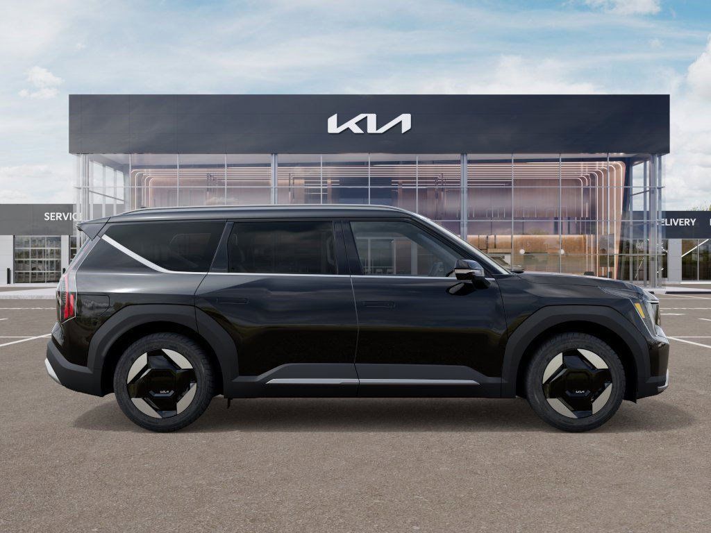 New 2026 Ebony Black Kia Wind image 4